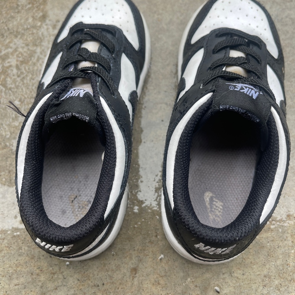 Nike Panda Dunks - Picture 4 of 8